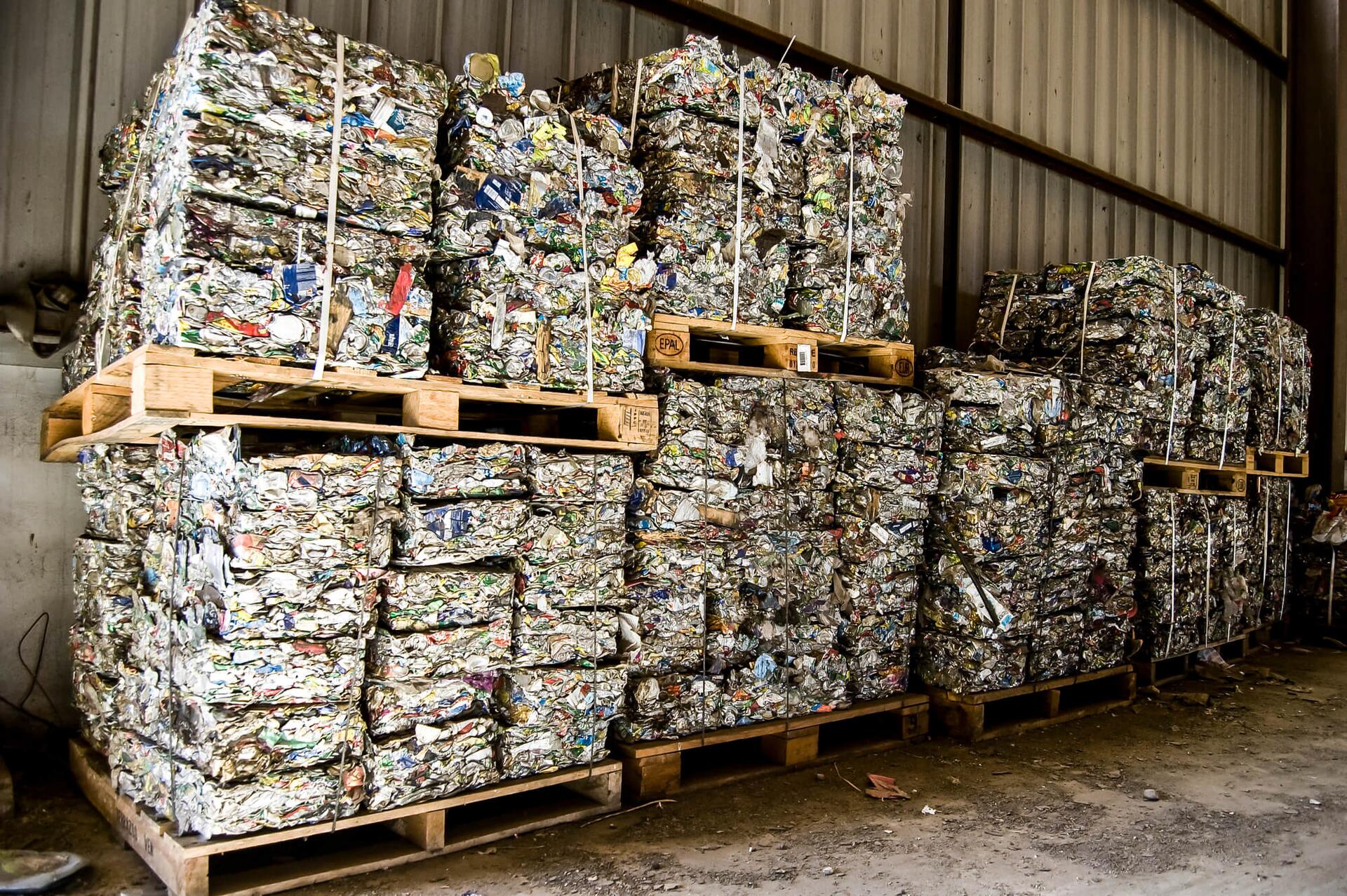 Stroje pro zpracování šrotu, surovin a recyklaci odpadu